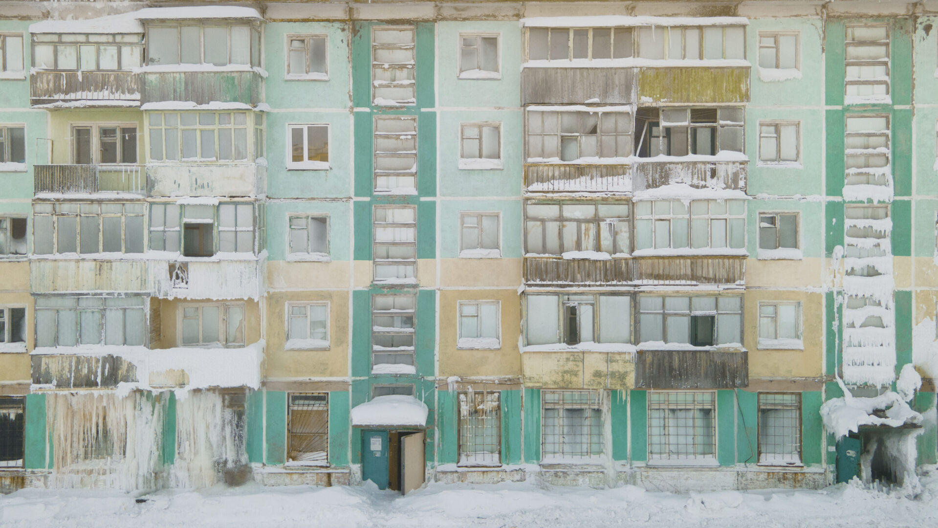 Inside Russia's deep frozen ghost towns